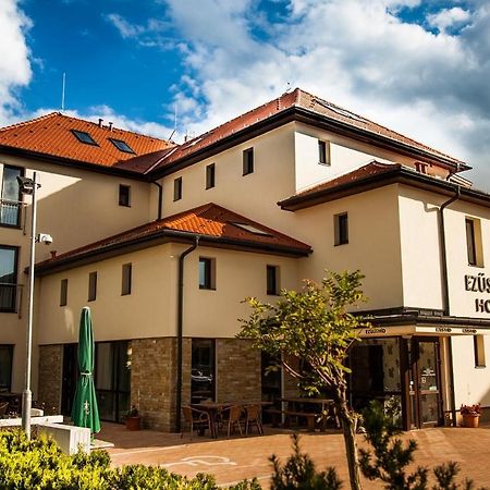 Ezuesthid Hotel Veszprém Exterior photo
