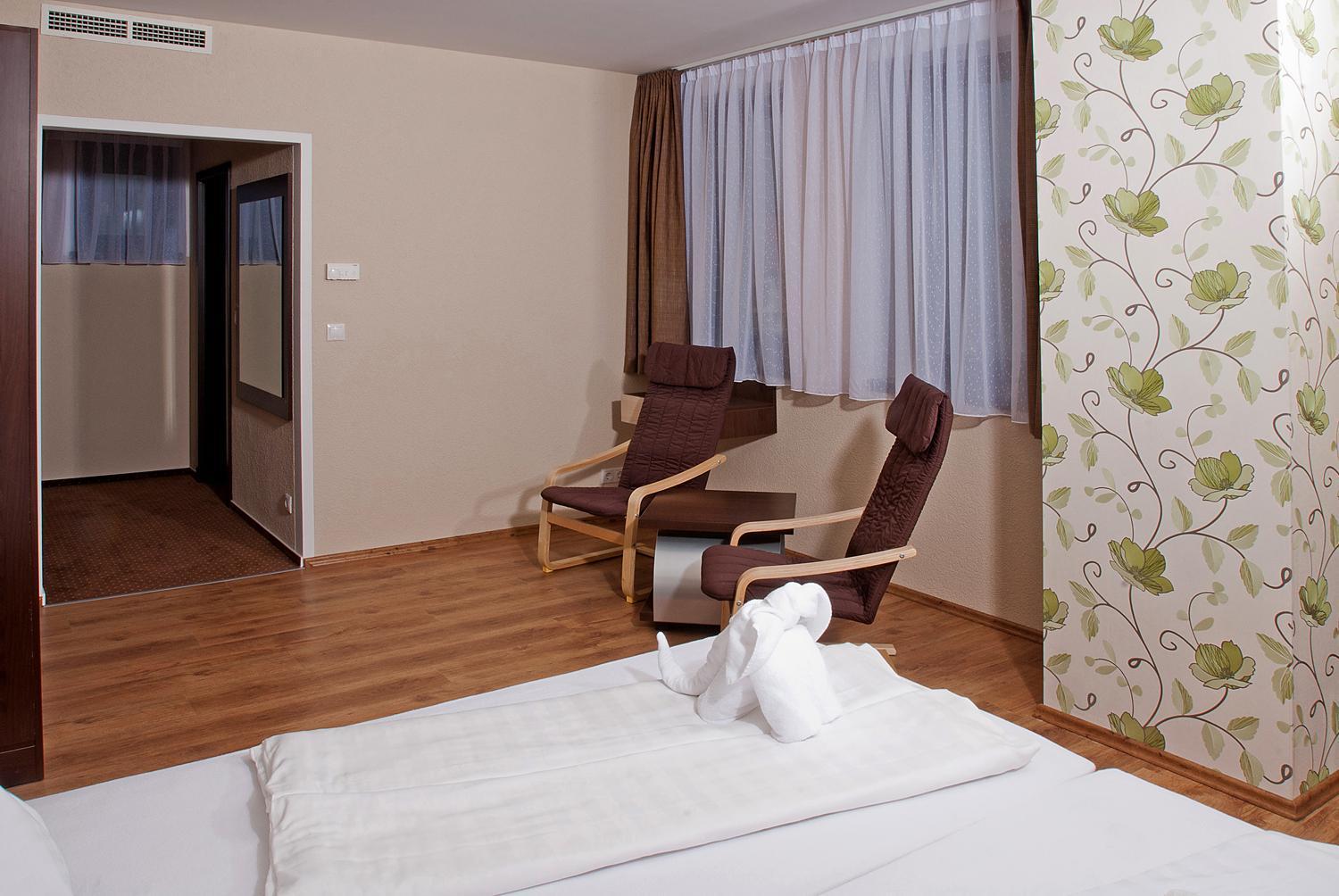 Ezuesthid Hotel Veszprém Exterior photo