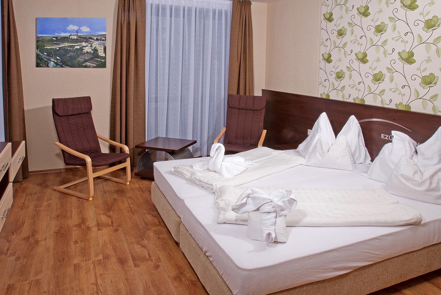 Ezuesthid Hotel Veszprém Exterior photo