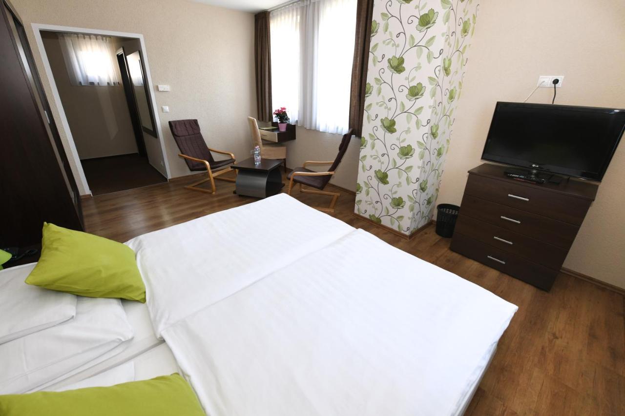 Ezuesthid Hotel Veszprém Exterior photo