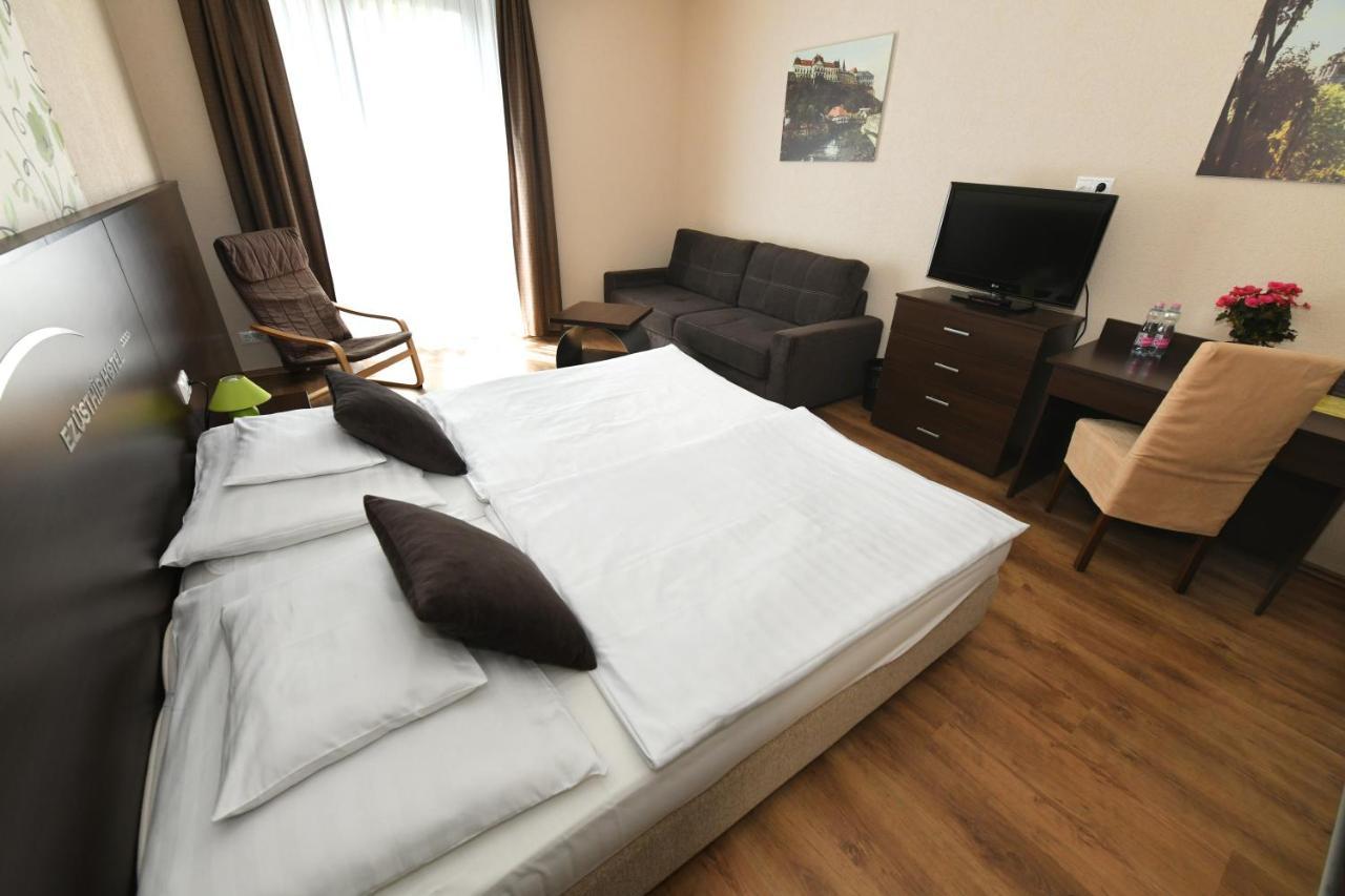 Ezuesthid Hotel Veszprém Exterior photo